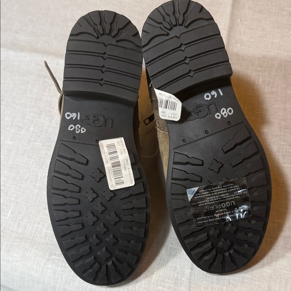 NWT UGG Women's Tan Shearling Buckle Boots - Picture 6 of 6